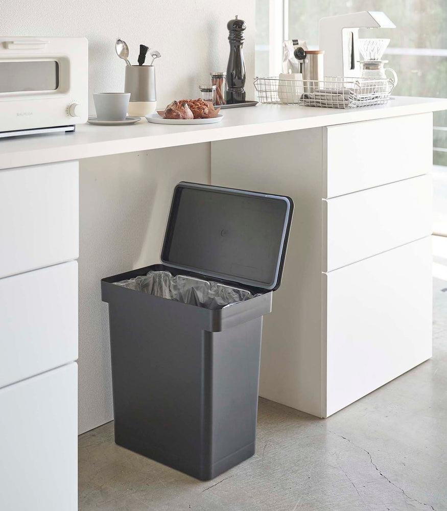 Yamazaki Airtight Rolling Trash Can